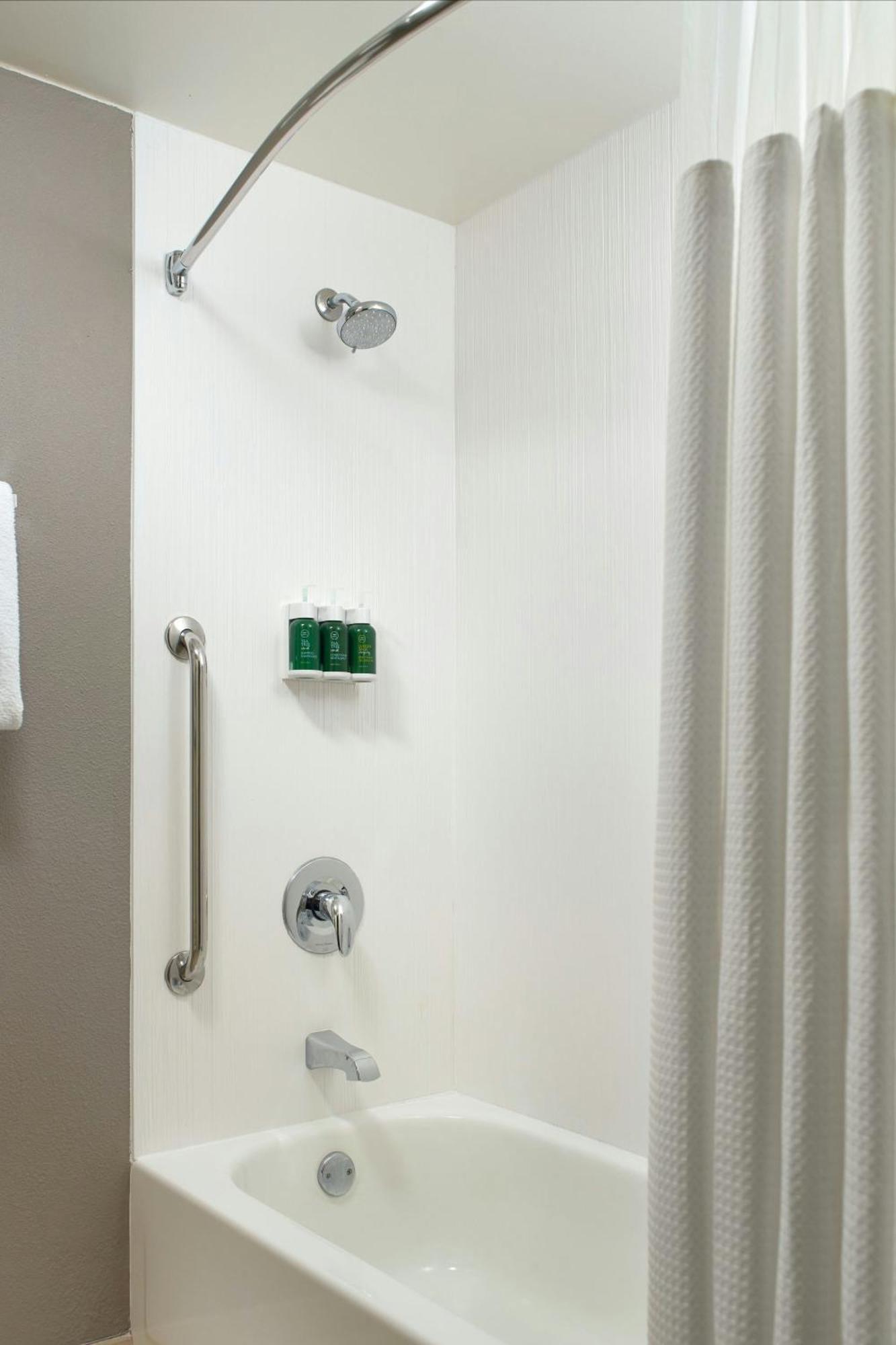 Courtyard By Marriott غرينزبورو المظهر الخارجي الصورة